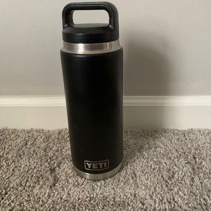 Yeti rambler 26 oz water bottle with chug cap